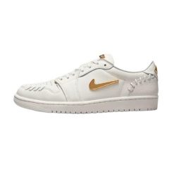 Buty damskie sportowe Air Jordan 1 Low Method of Make Wmns FN5032-100. Białe buty treningowe Nike, bez wzorów, bez zapięcia, do koszykówki. Za 540.49 zł.