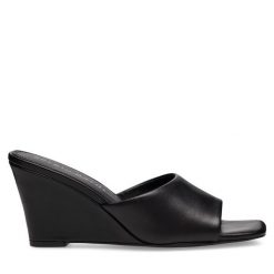 Klapki Sergio Bardi. Czarne klapki Sergio Bardi, bez wzorów, bez obcasa, bez zapięcia. Za 269.99 zł.