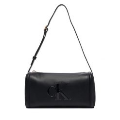 Torebka Calvin Klein. Czarne torebki klasyczne Calvin Klein, bez wzorów, klasyczne, bez dodatków. Za 369.99 zł.