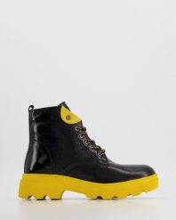 LAKIEROWANE BOTKI 22110 BLACK-YEL. Czarne botki Venezia, bez wzorów, z lakierowanej skóry, bez obcasa, bez zapięcia. Za 229.00 zł.