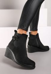 Czarne Botki Sztyblety na Koturnie z Ozdobną Klamrą Erillia. Czarne botki Renee, bez wzorów, z jeansu, biznesowe, bez obcasa, na koturnie, bez zapięcia. Za 119.99 zł.