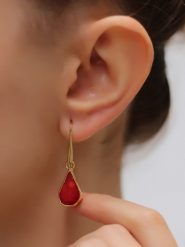 Pierres delicates Pozłacane kolczyki z koralem rozmiar: onesize. Czerwone kolczyki Pierres delicates, z koralem, pozłacane. Za 54.95 zł.