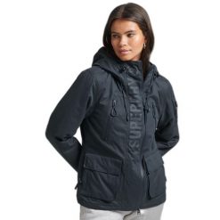 Damska kurtka wodoodporna z mikrofibry Superdry Wind Ultimate. Niebieskie kurtki Superdry, bez wzorów, z mikrofibry, bez kaptura. Za 494.25 zł.
