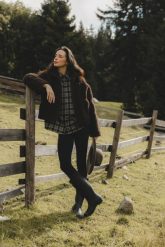 WEŁNIANA KURTKA TEDDY CZEKOLADOWA One size - Flawless. Brązowe kurtki Flawless, uniwersalny, bez wzorów, ze skóry, eleganckie, bez kaptura. Za 1,099.00 zł.