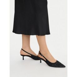 Czółenka Steve Madden. Czarne czółenka Steve Madden, bez wzorów, bez obcasa, bez zapięcia. Za 387.99 zł.