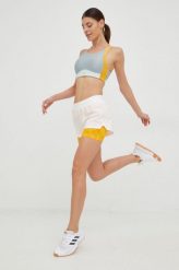 Under Armour szorty do biegania Iso-Chill damskie kolor biały gładkie medium waist. Białe szorty Under Armour, bez wzorów, ze skóry. W wyprzedaży za 174.99 zł.