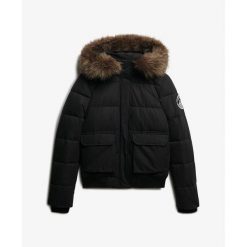 Damska kurtka typu bomber Superdry Everest Ella. Czarne kurtki Superdry, bez wzorów, bez kaptura. W wyprzedaży za 604.00 zł.