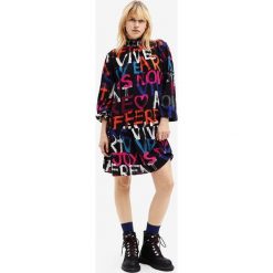 Desigual sukienka kolor czarny mini oversize. Czarne sukienki Desigual, l, bez wzorów, z dzianiny, bez kołnierzyka, bez ramiączek, mini, oversize. W wyprzedaży za 319.99 zł.