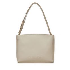 Torebka Calvin Klein. Torebki klasyczne Calvin Klein, bez wzorów, klasyczne, bez dodatków. Za 329.99 zł.
