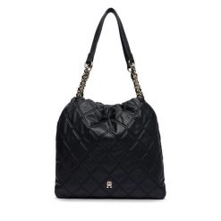 Torebka Tommy Hilfiger. Czarne torebki klasyczne Tommy Hilfiger, bez wzorów, klasyczne, bez dodatków. Za 699.99 zł.