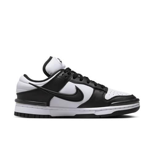 Buty do chodzenia damskie Nike Dunk Low Twist. Białe buty treningowe Nike, bez wzorów, z materiału, bez zapięcia, trekkingowe. Za 499.99 zł.