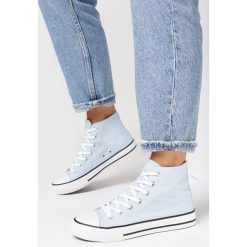 Niebieskie Trampki Nonagina. Niebieskie trampki Born2be, bez wzorów, z gumy, klasyczne, za kostkę, bez zapięcia. W wyprzedaży za 63.99 zł.