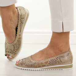 Złote skórzane półbuty damskie M.Daszyński Ol27-1. Żółte półbuty wsuwane M.Daszyński, na lato, w ażurowe wzory, ze skóry, casualowe, z otwartym noskiem, bez obcasa, na płaskiej podeszwie. W wyprzedaży za 197.10 zł.