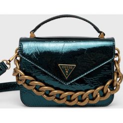Guess torebka kolor zielony. Zielone listonoszki Guess, z aplikacjami, na ramię, bez dodatków. Za 579.99 zł.
