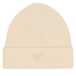 Czapka Guess. Białe czapki zimowe Guess, z aplikacjami. Za 154.99 zł.