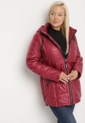 Fuksjowa Pikowana Kurtka Ozdobiona Pikowaniem z Odpinanym Kapturem Falerosa. Czerwone kurtki Born2be, l, bez wzorów, z jeansu. Za 159.99 zł.