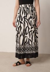 Czarna Wiskozowa Rozkloszowana Spódnica z Geometrycznym Motywem Lilysa. Czarne spódnice Born2be, na co dzień, uniwersalny, bez wzorów, z wiskozy, eleganckie, maxi, dopasowane. Za 59.99 zł.