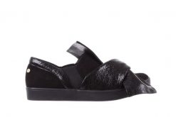 Trampki Bayla-172 M002 Czarny, Skóra naturalna - 36. Czarne trampki Bayla, bez wzorów, z lakierowanej skóry, bez zapięcia. W wyprzedaży za 89.10 zł.