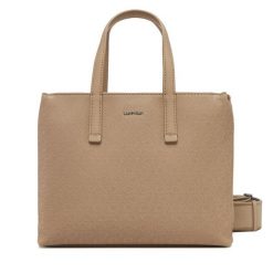 Torebka Calvin Klein. Brązowe torebki klasyczne Calvin Klein, bez wzorów, klasyczne, bez dodatków. Za 349.99 zł.
