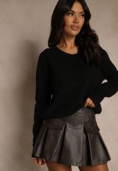 Czarny Sweter z Wełną i Wiskozą z Trójkątnym Dekoltem Kaitte. Czarne swetry Renee, bez wzorów, z jeansu, casualowe, bez ramiączek. Za 109.99 zł.