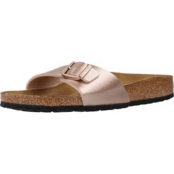 Klapki damskie Birkenstock Madrid. Żółte klapki Birkenstock, bez wzorów, z materiału, bez obcasa, bez zapięcia. Za 279.00 zł.