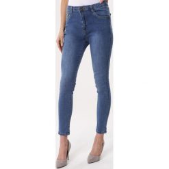 Niebieskie Jeansy Apply. Jeansy marki Born2be. Za 79.99 zł.