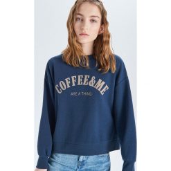 Bluza oversize z nadrukiem - Granatowy. Bluzy marki Cropp. Za 69.99 zł.
