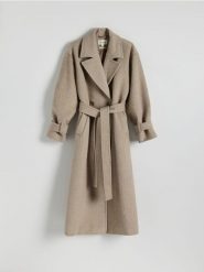 Dwurzędowy płaszcz z wełną - brązowy. Brązowe płaszcze Reserved, l, bez wzorów, z tkaniny, bez kaptura. W wyprzedaży za 499.99 zł.