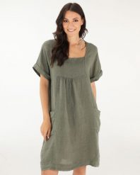 Zielona sukienka z lnu. Zielone sukienki Unisono, l, bez wzorów, z tkaniny, bez kołnierzyka, bez ramiączek, mini. Za 269.00 zł.