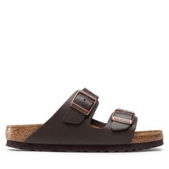 Klapki Birkenstock. Brązowe klapki Birkenstock, bez wzorów, bez obcasa, bez zapięcia. Za 499.99 zł.