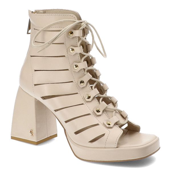 Beżowe Botki Carinii Stylowe Obuwie Damskie. Brązowe botki Carinii, bez wzorów, ze skóry, eleganckie, z otwartym noskiem, bez obcasa, na obcasie, bez zapięcia. Za 539.00 zł.