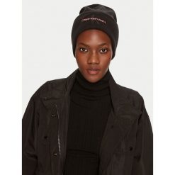 Czapka Calvin Klein. Czarne czapki zimowe Calvin Klein, bez wzorów. Za 219.99 zł.