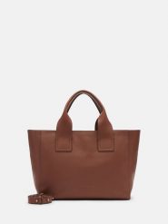 Liebeskind Berlin Skórzana torebka "Sienna" w kolorze jasnobrązowym - 35 x 27 x 13 cm rozmiar: onesize. Brązowe torebki klasyczne Liebeskind Berlin, bez wzorów, z materiału, przez ramię, bez dodatków. Za 657.33 zł.