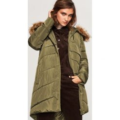 Pikowany płaszcz z kapturem - Khaki. Płaszcze marki GEOLOGIC. Za 249.99 zł.