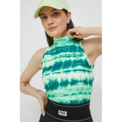 Fila top damski kolor zielony z półgolfem. Zielone topy Fila, l, bez wzorów, z dzianiny, bez kołnierzyka, bez ramiączek. W wyprzedaży za 179.99 zł.