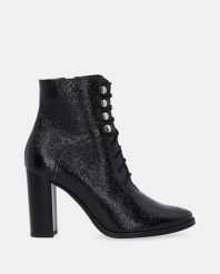 CZARNE BOTKI DAMSKIE 105143 1182 V NE. Czarne botki Venezia, bez wzorów, ze skóry, bez obcasa, bez zapięcia. Za 559.00 zł.