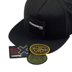Czapka z daszkiem dla dorosłych THORN FIT Patch Snapback. Czarne czapki z daszkiem THORN FIT, bez wzorów, sportowe. W wyprzedaży za 89.90 zł.