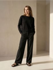 Sweter chunky z koronkowym wykończeniem - czarny. Czarne swetry Sinsay, l, bez wzorów, z koronki, bez ramiączek. Za 39.99 zł.