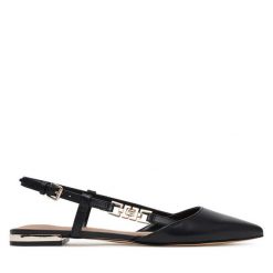 Baleriny Guess. Czarne baleriny Guess, z aplikacjami, bez obcasa, bez zapięcia. Za 359.99 zł.