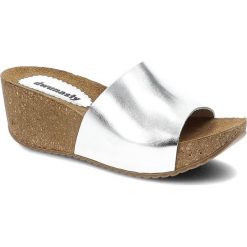 Srebrne Klapki Dwunasty Shoes Wygodne Buty Na Lato. Szare klapki Dwunasty Shoes, bez wzorów, bez obcasa, na koturnie, bez zapięcia. Za 239.00 zł.