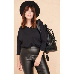 Bluzka Bart 2 Plus Size Czarny. Czarne bluzki blue shadow, plus size, bez wzorów, z bawełny, bez kołnierzyka, plus size, bez ramiączek. Za 119.90 zł.