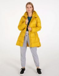 Pikowana kurtka. Żółte kurtki Unisono, s, bez wzorów, bez kaptura. Za 329.00 zł.