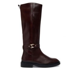 Kozaki Clarks. Brązowe kozaki Clarks, bez wzorów, bez obcasa, na płaskiej podeszwie, bez zapięcia. Za 779.99 zł.