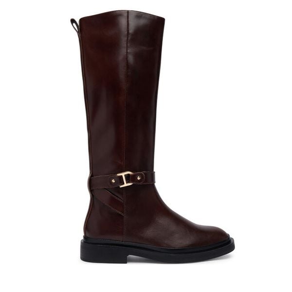 Kozaki Clarks. Brązowe kozaki Clarks, bez wzorów, bez obcasa, na płaskiej podeszwie, bez zapięcia. Za 779.99 zł.
