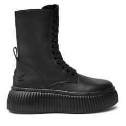 Botki KARL LAGERFELD. Czarne botki KARL LAGERFELD, bez wzorów, bez obcasa, na płaskiej podeszwie, bez zapięcia. Za 739.99 zł.