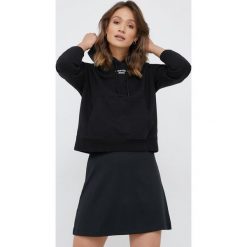 Calvin Klein Jeans bluza damska kolor czarny z kapturem gładka. Czarne bluzy Calvin Klein Jeans, l, bez wzorów, z bawełny, bez ramiączek, z kapturem. W wyprzedaży za 274.99 zł.