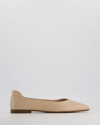BALERINY DAMSKIE E118 BEIGE. Brązowe baleriny Venezia, bez wzorów, ze skóry, bez obcasa, bez zapięcia. Za 299.00 zł.