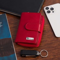Portfel skórzany damski pionowy RFiD skóra na karty klasyk czerwony Beltimore A02. Czerwone portfele bez wzorów, ze skóry. Za 69.90 zł.