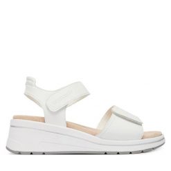 Sandały Caprice. Białe sandały Caprice, bez wzorów, bez obcasa, na koturnie, bez zapięcia. Za 329.99 zł.