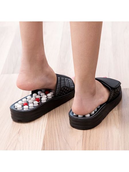 InnovaGoods Klapki w kolorze czarnym do akupresury rozmiar: L. Czarne klapki InnovaGoods, bez wzorów, bez obcasa, bez zapięcia. Za 47.99 zł.